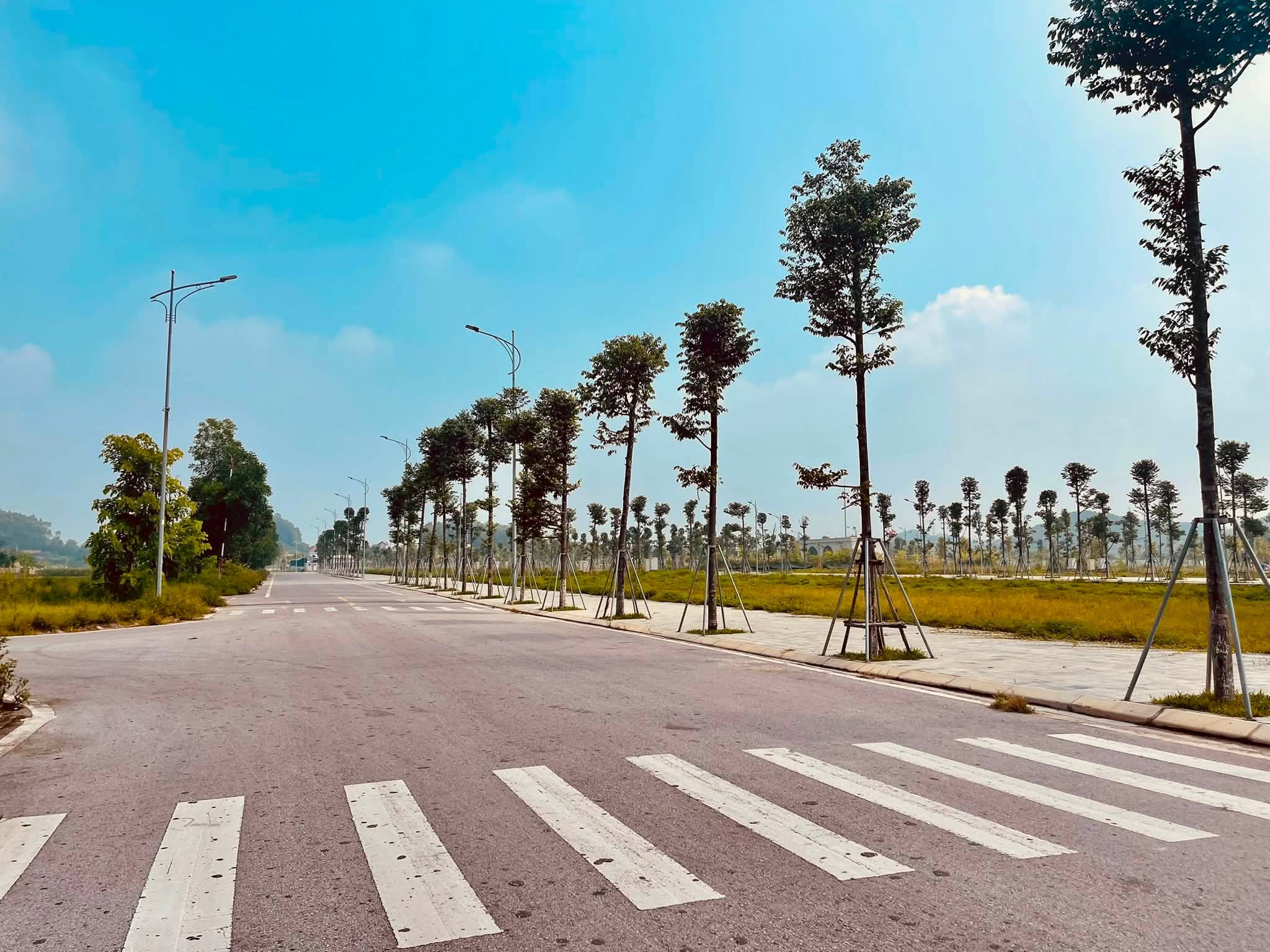 Giá chỉ  2 tỷ xxx khách hàng đã được sở hữu lô áp góc Có Diện Tích 96m2 ( full thổ cư , 6m mặt tiền) Tại KĐT Đồng Chủ Đồng Cầu – Tân Yên – Bắc Giang